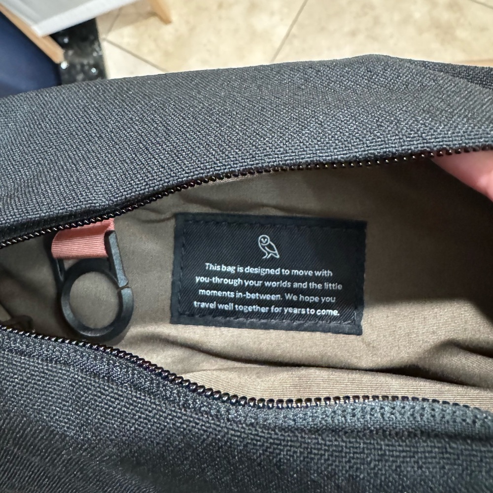 Bellroy Sling Mini Black Crossbody Bag - Picture 4 of 6